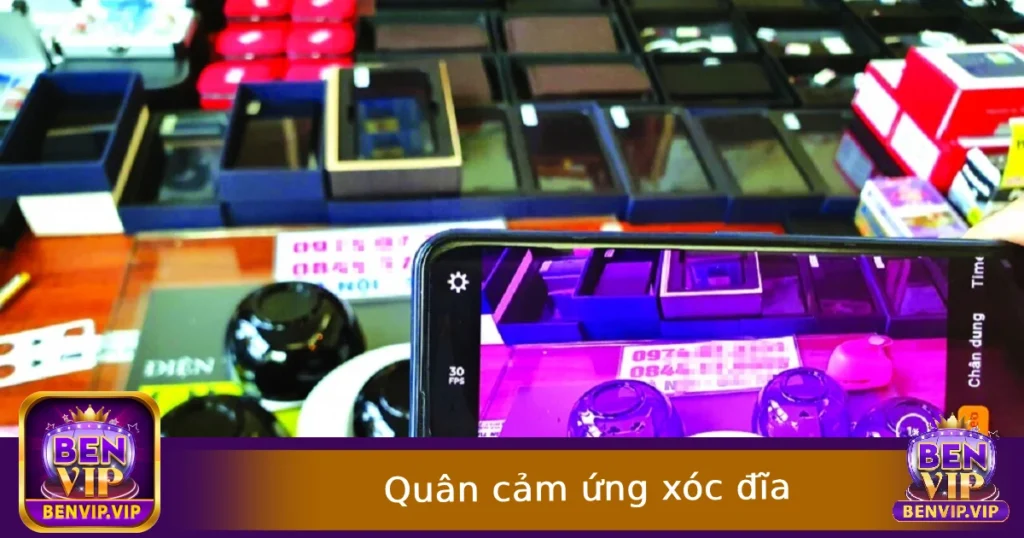 Quân cảm ứng xóc đĩa là một thiết bị quan trọng trong nhiều trò chơi cá cược, đặc biệt là trong các trò chơi xóc đĩa truyền thống. Với khả năng phản ứng nhanh nhạy và độ chính xác cao, quân cảm ứng không chỉ mang lại trải nghiệm thú vị cho người chơi mà còn đảm bảo tính công bằng trong mỗi ván cược. Trong bài viết này, BENVIP sẽ giúp anh em tìm hiểu rõ hơn về quân cảm ứng xóc đĩa, từ cấu tạo đến nguyên lý hoạt động của nó.